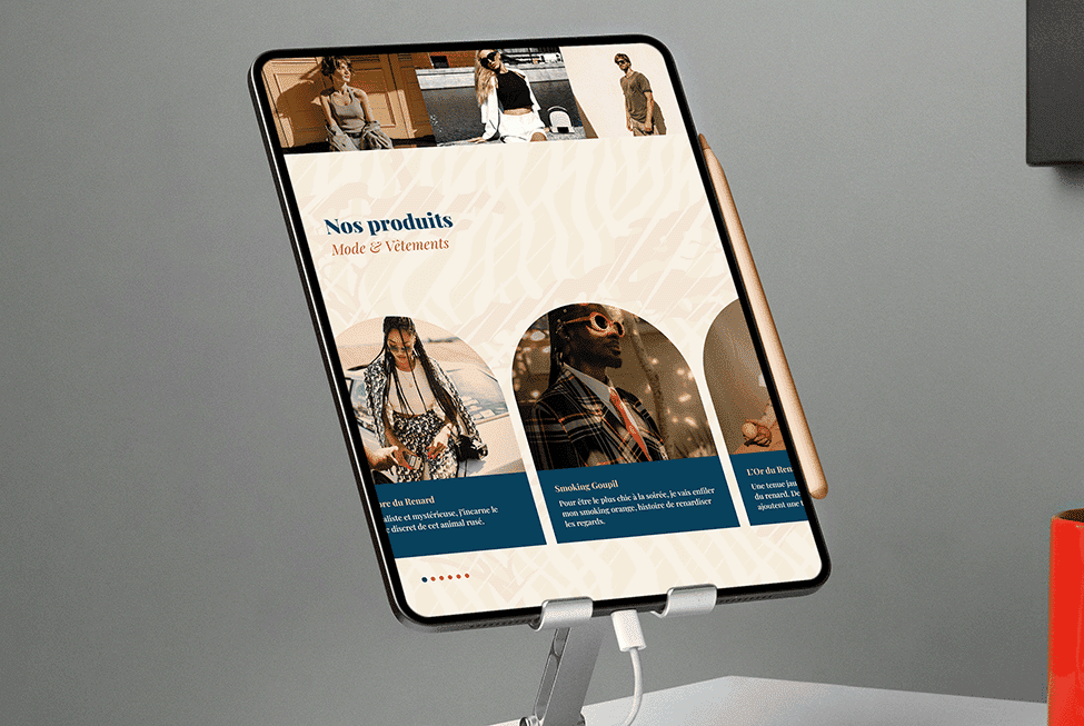 Présentation du site sur un Ipad posé sur un trépied.